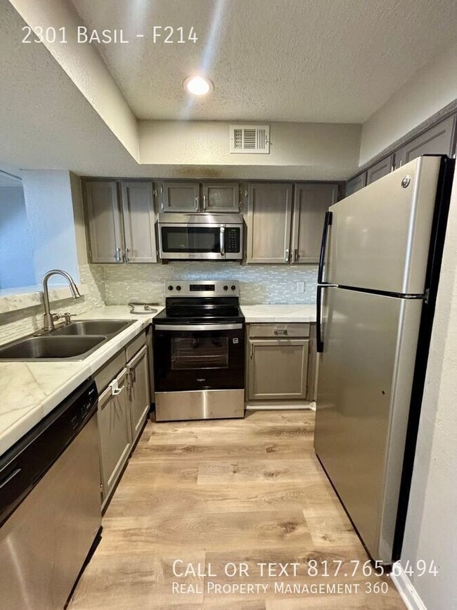 Photo - 2301 Basil-F214