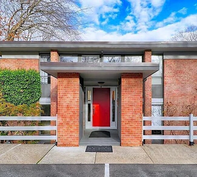 Photo - 160 Fairfield Woods Rd Unidad 57