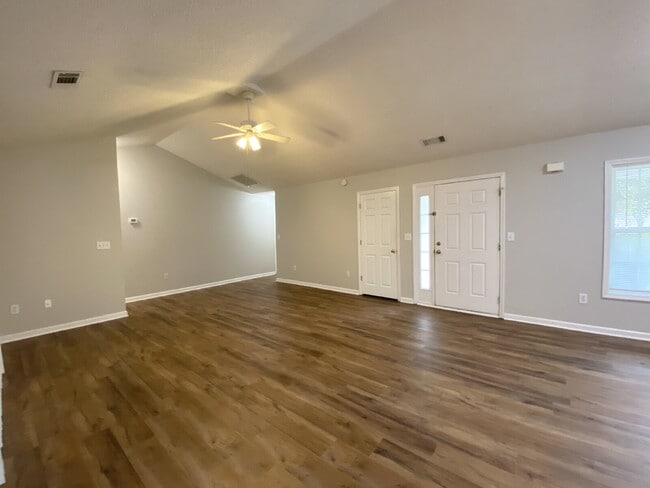 Photo - Home in Woodbridge With a Screened Porch and Private Backyard!