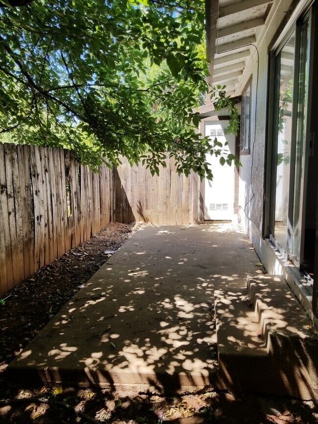 Photo - 1616 Willis St Unit 2