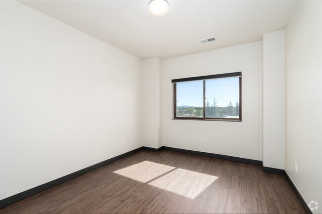 1BR, 1BA - 667SF - Bedroom