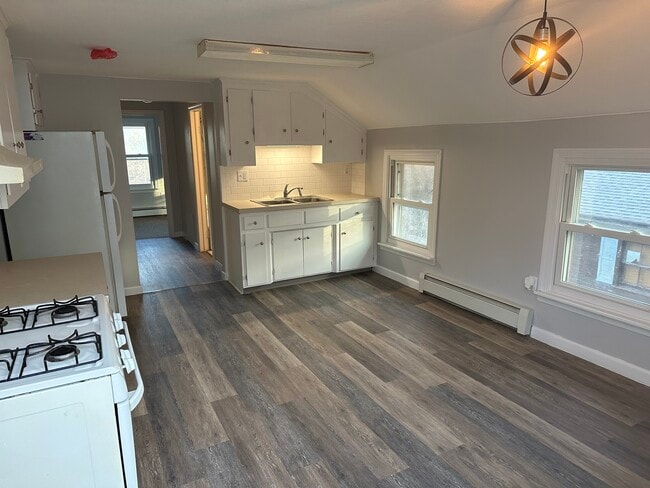 Building Photo - 30 Spring St Unit Up