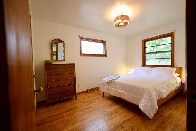 Renovated 2BR | Furnished, Util. Inc.