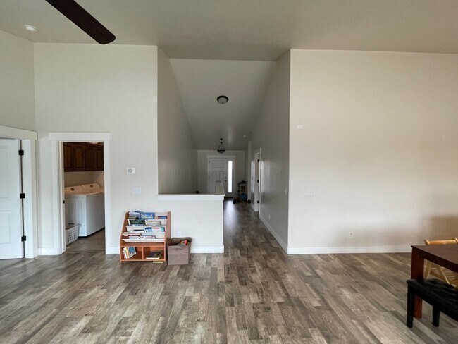 Photo - 554 E Old Mill Dr