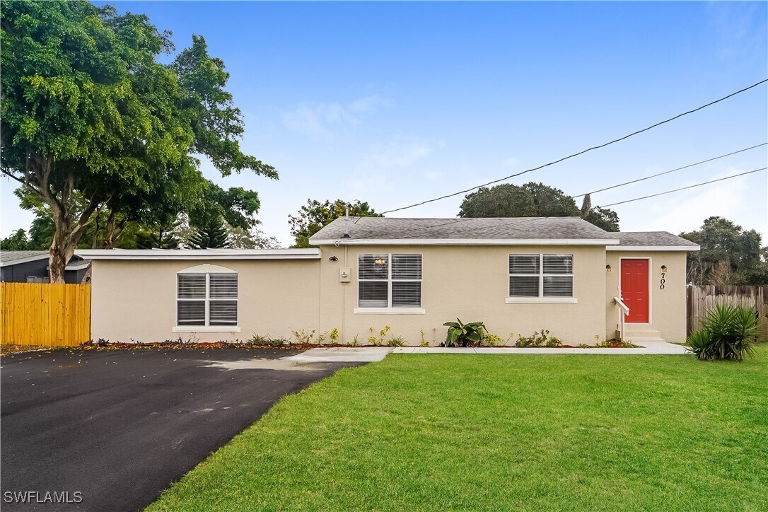 Photo - 700 Suncrest Dr