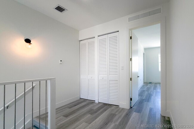 405 NE 35th Ct