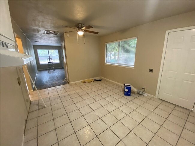 Photo - 1412 Oakwood Dr