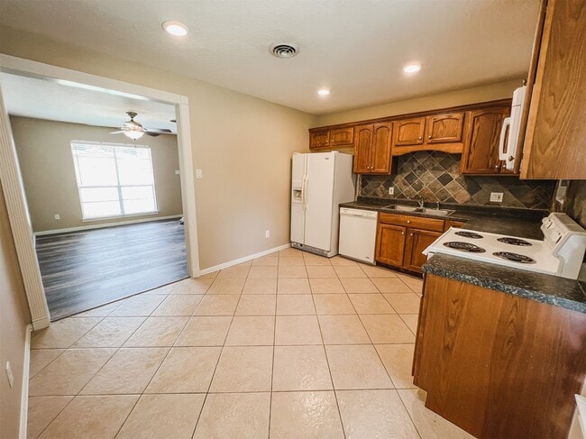 Photo - 724 Gubert Ln