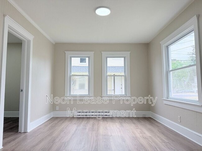 Photo - 102 Montgomery St