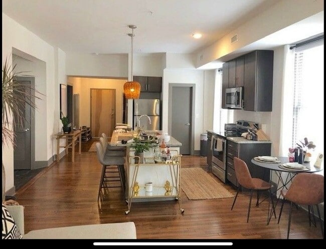 Photo - 300 E. Grace St. Unit #203 Unidad 203