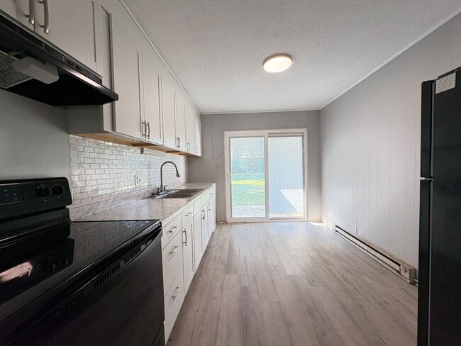 Photo - 511 Everett Ln