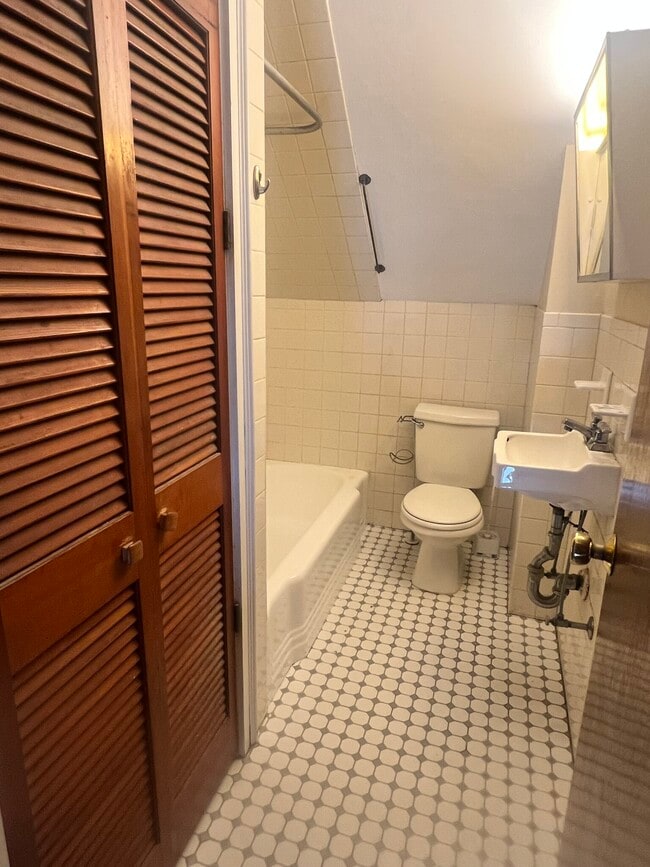 Photo - 8 Chapin St Unidad #1J