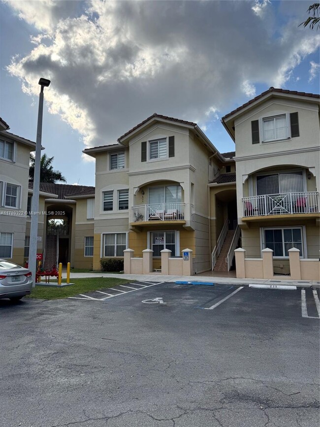 Building Photo - 8912 W Flagler St Unit 109 Rental