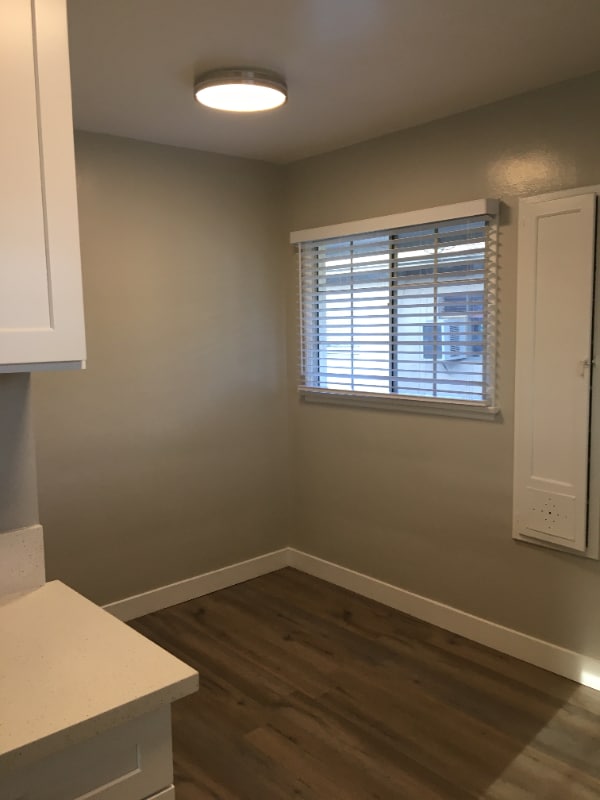 Photo - 5841 1/2 N Whitnall Hwy Unidad 3