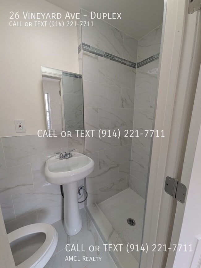 Building Photo - 26 Vineyard Ave Unit Duplex