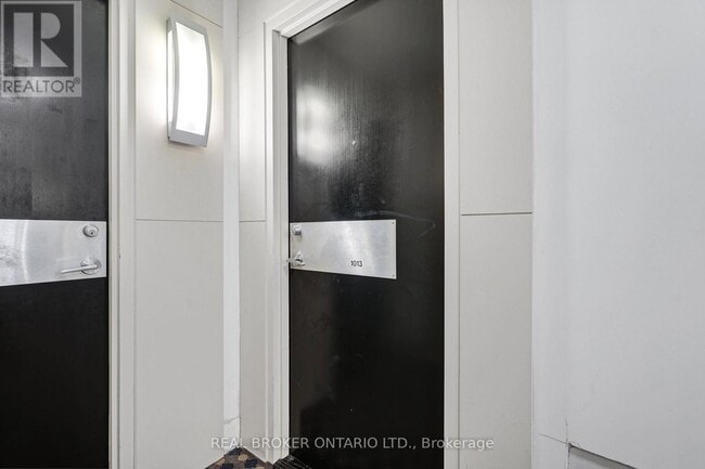 Photo - 18 Yonge St Unit 1013