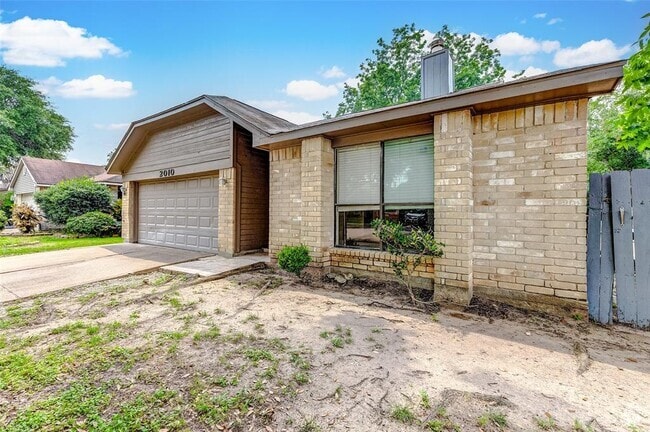 Building Photo - 2010 Hickory Glen Dr Rental