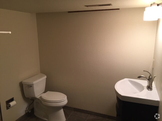 Building Photo - 521 6th Avenue Northeast Rental