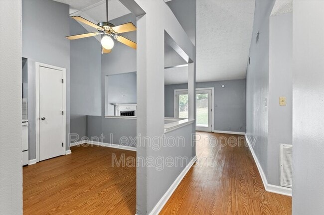 Photo - 3340 Featherston Dr