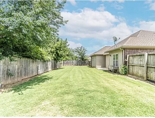 Photo - House for Rent- Fayetteville AR- 3 BEDROOM...