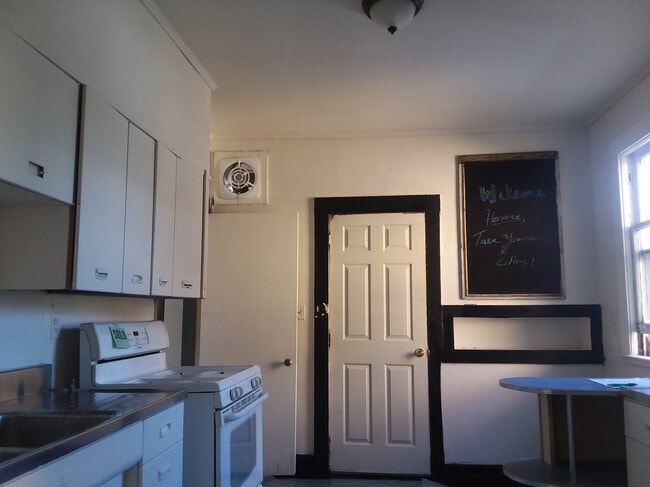 Photo - 186 Monterey St