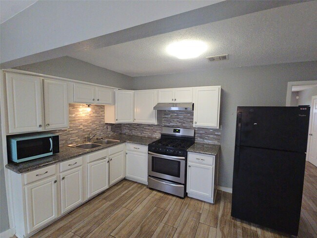 Photo - 5115 Balkin St