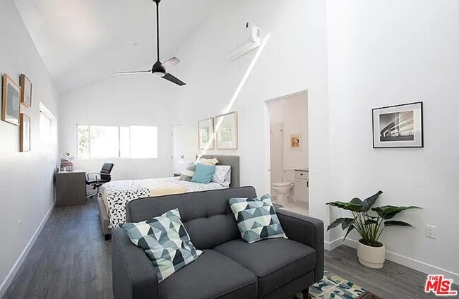 Photo - 6044 La Prada St Unit B