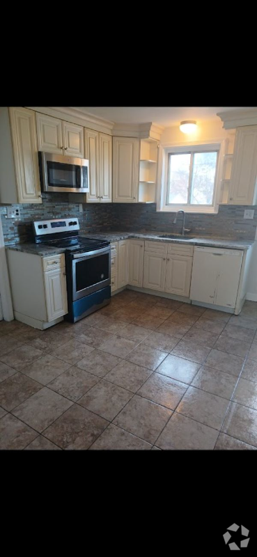 Building Photo - 142 Jackson Ave Unit 2nd floor Rental