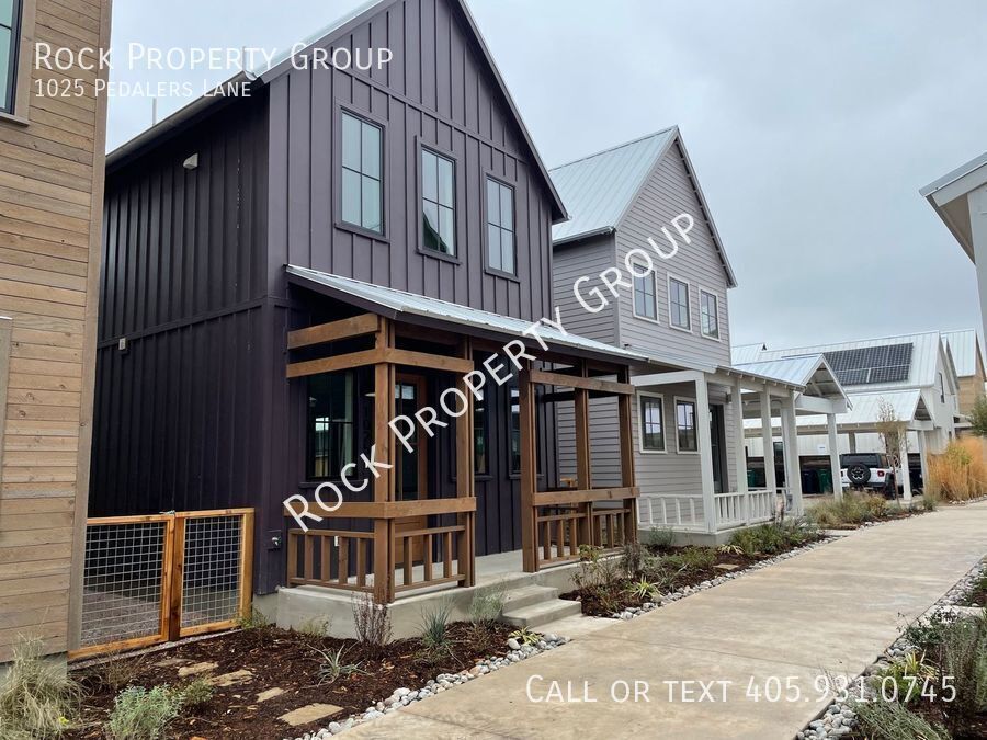 Photo - 1025 Pedalers Lane-