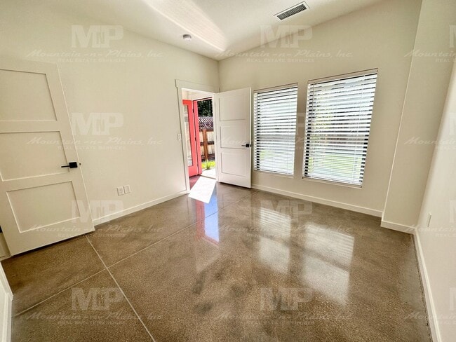 Photo - 301 Parker St