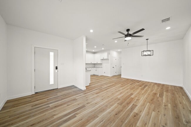 Photo - 6206 Lyndhurst Dr