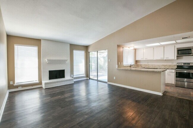 Photo - 21 Pineash Ct