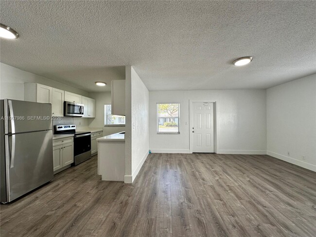 Building Photo - 3616 NE 11th Ave Unit 4