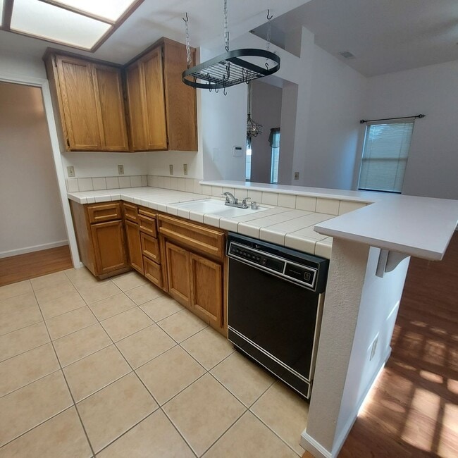 Photo - Nice 3bed and 2 bath home; excellent Roseville location