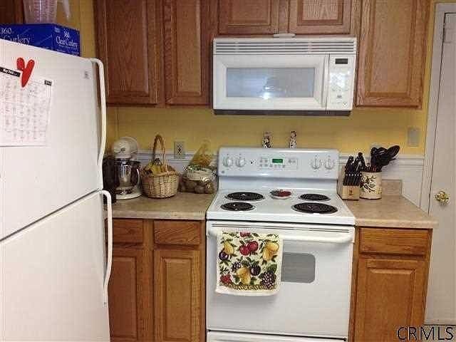 1st floor kitchen - 100 Sherwood Ave Unit Sherwood