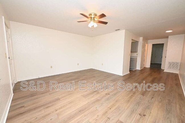 Photo - 613 Robin Rd Unit 3