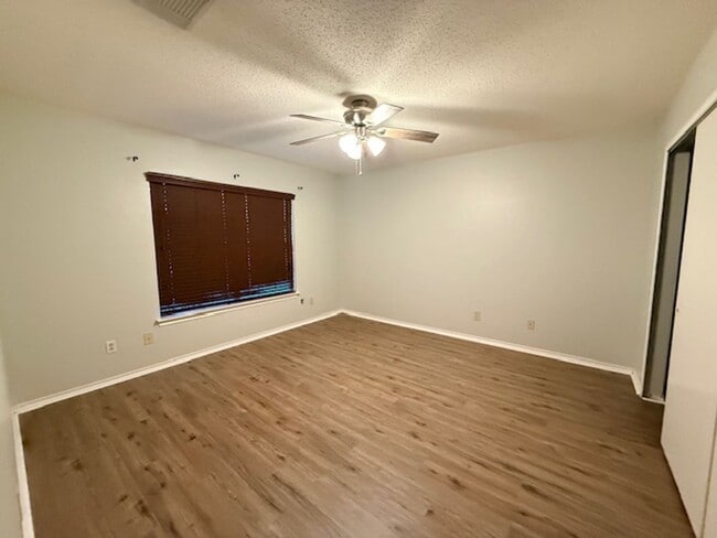 Photo - 4 Bedroom 2 1/2 Bath Plus Office Near 151 ...