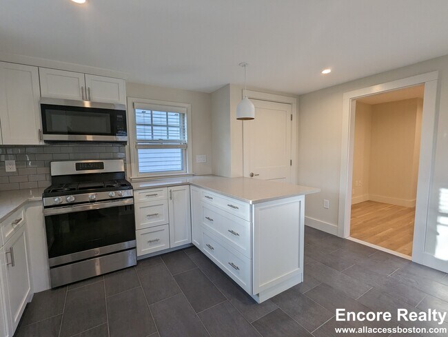 Photo - 550 Franklin St