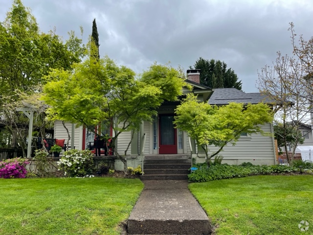 Building Photo - 437 NW 6th St Unit Bungalow 437 Rental