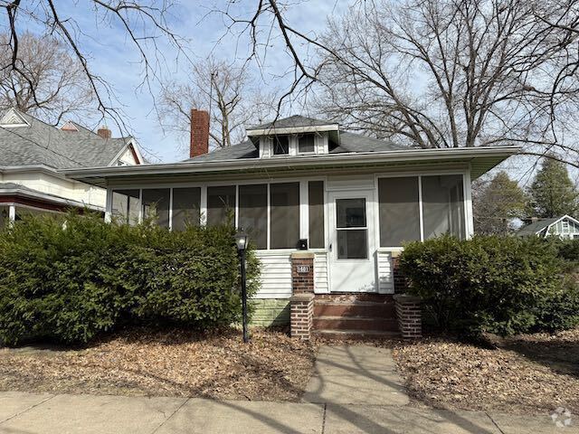 Building Photo - Home near Bradley University