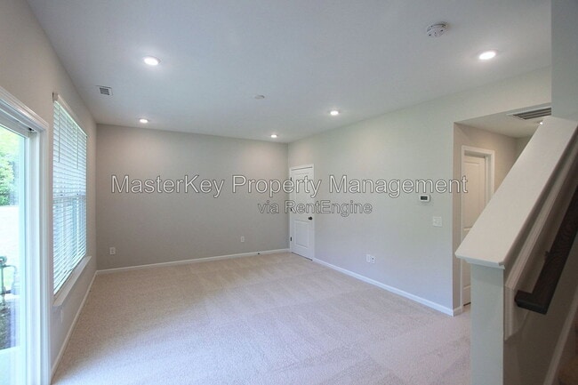 Photo - 2702 Saltaire Ave