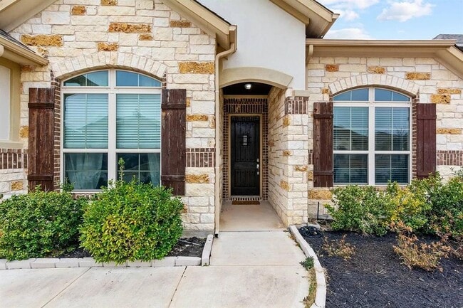 Photo - 104 Canyon Lake Ln