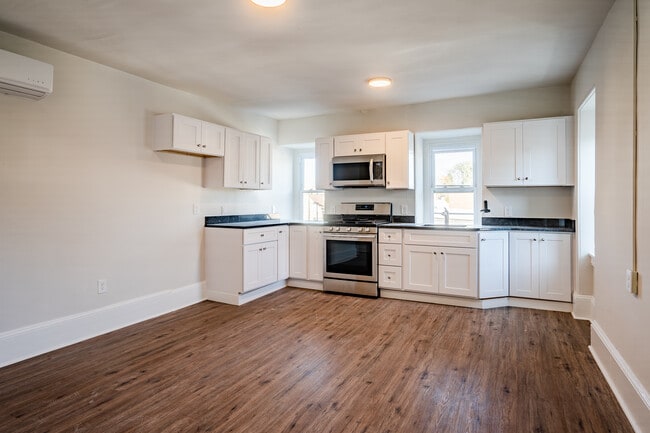 Photo - 400 Bridge St Unit 1