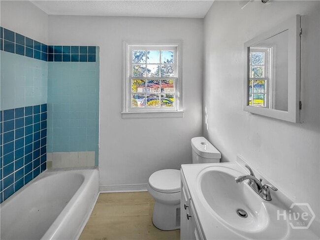 Photo - 1518 Heron St