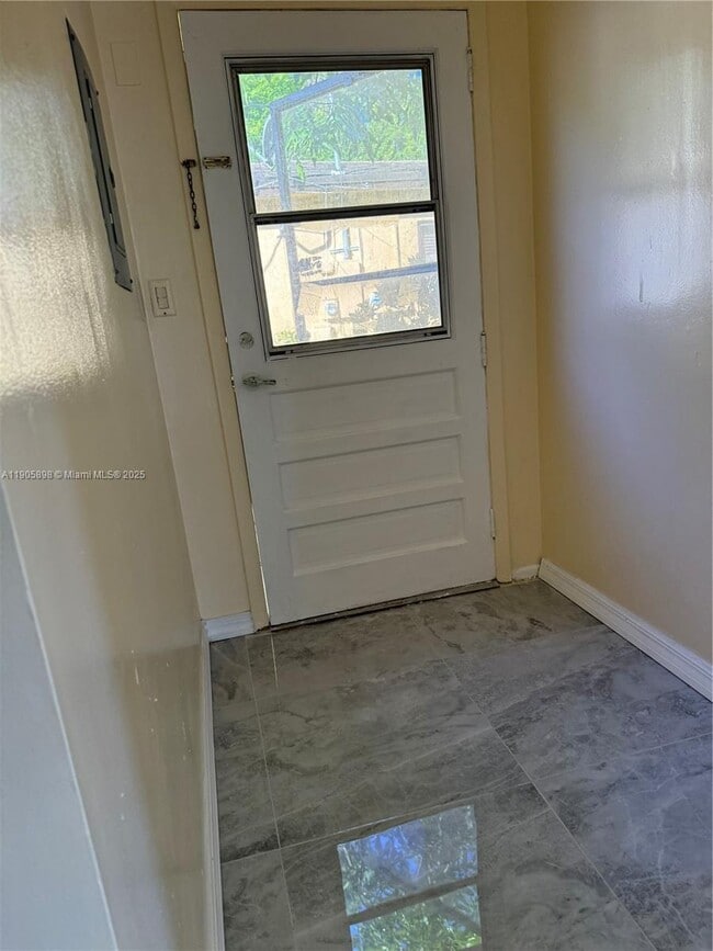 Photo - 290 NE 154th St