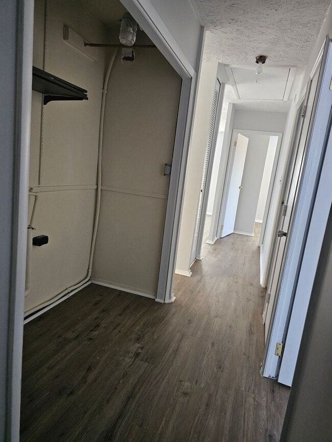 Photo - 3 bedroom 1 bathroom for rent!