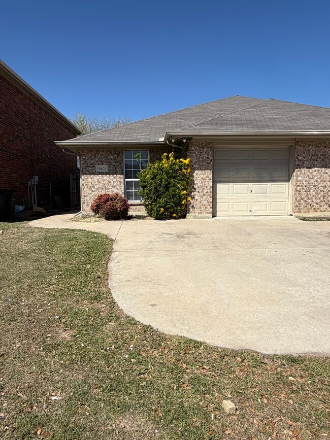 Photo - 5801 Swords Dr