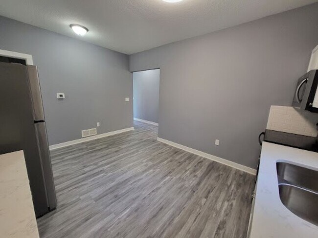 Photo - 2406 Woodland Ave Unit 2406-2