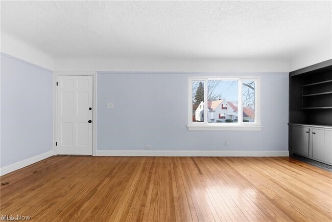 Photo - 876 Eloise Dr Unit Lower