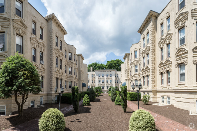 Building Photo - Reservoir Court Rental